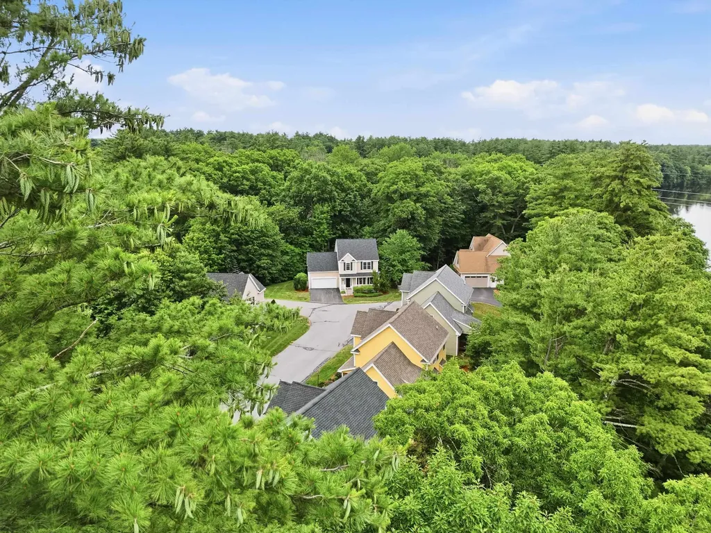 54 River Bend Way Manchester NH 03103