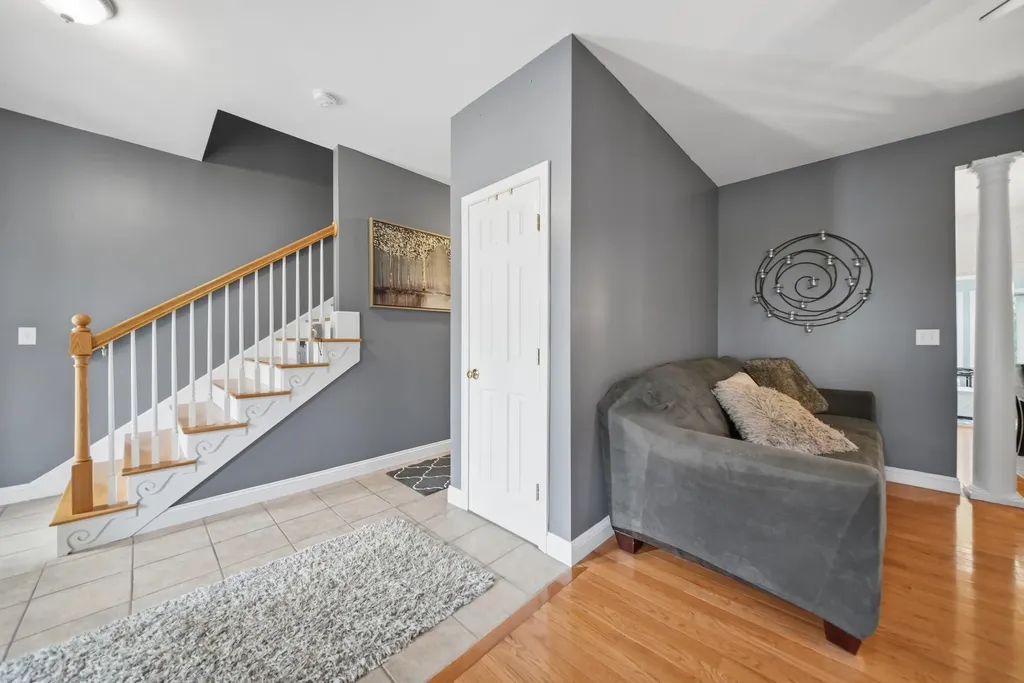 54 River Bend Way Manchester NH 03103