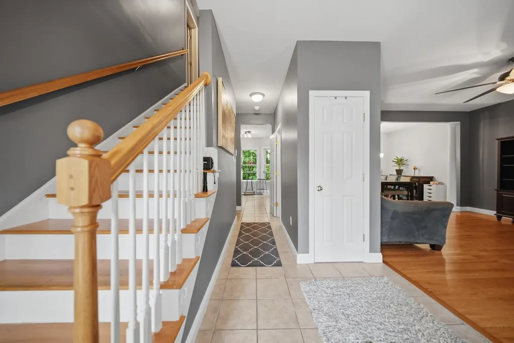 54 River Bend Way Manchester NH 03103