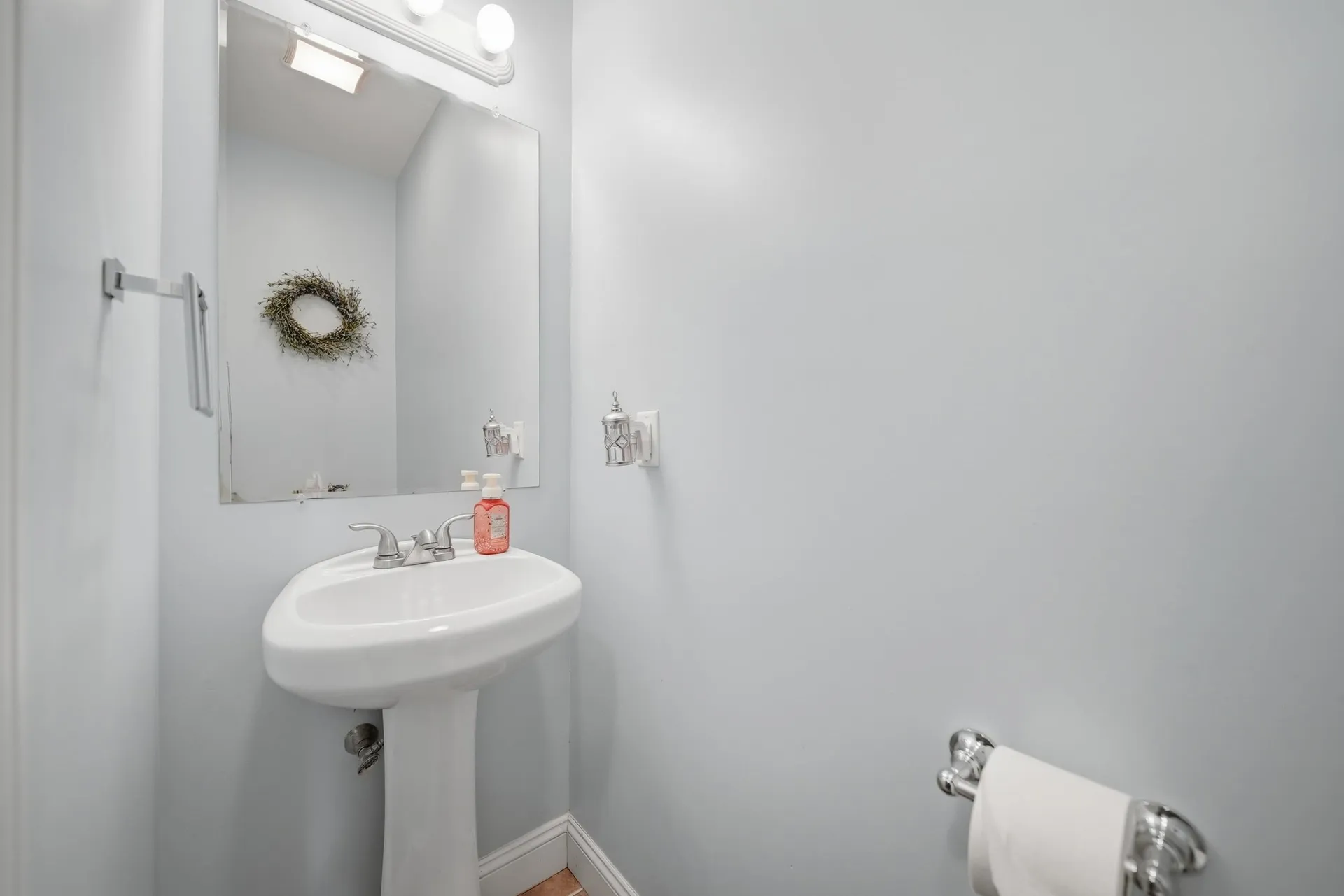 54 River Bend Way Manchester NH 03103