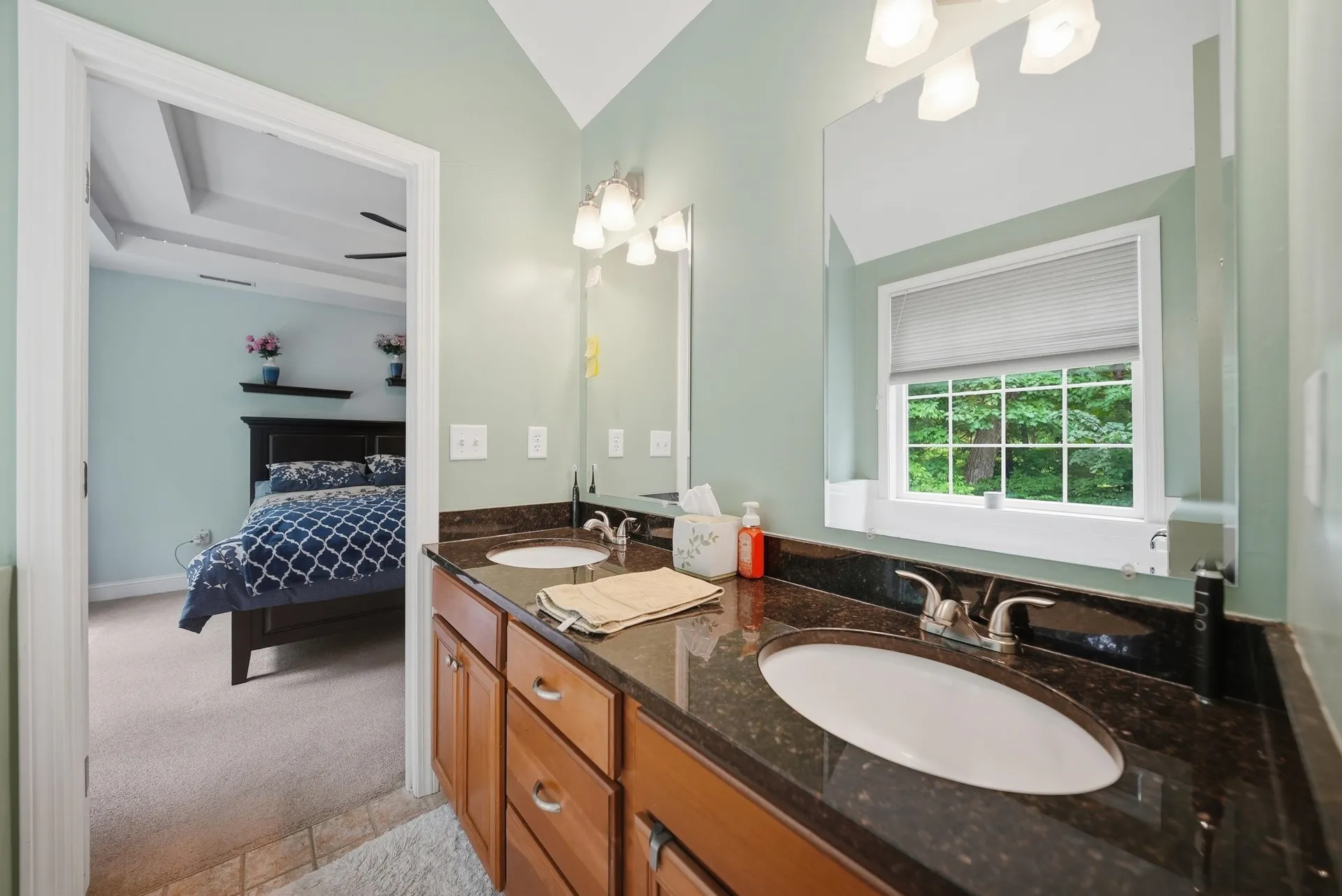 54 River Bend Way Manchester NH 03103