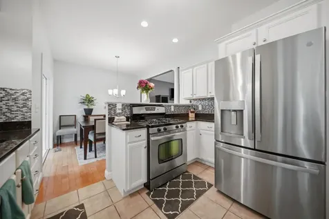 54 River Bend Way Manchester NH 03103