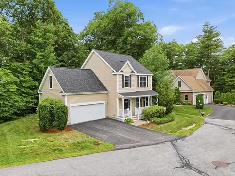 54 River Bend Way Manchester NH 03103