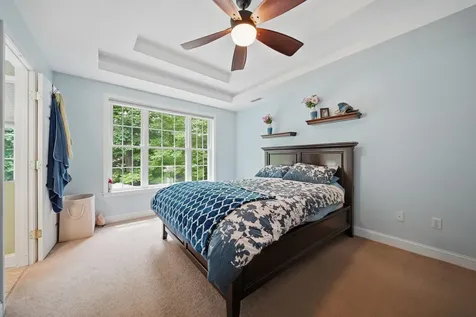 54 River Bend Way Manchester NH 03103