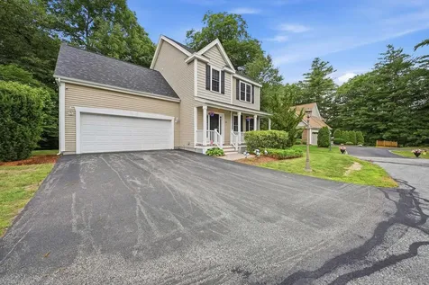 54 River Bend Way Manchester NH 03103