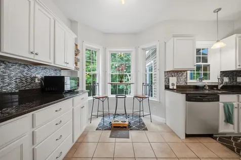 54 River Bend Way Manchester NH 03103
