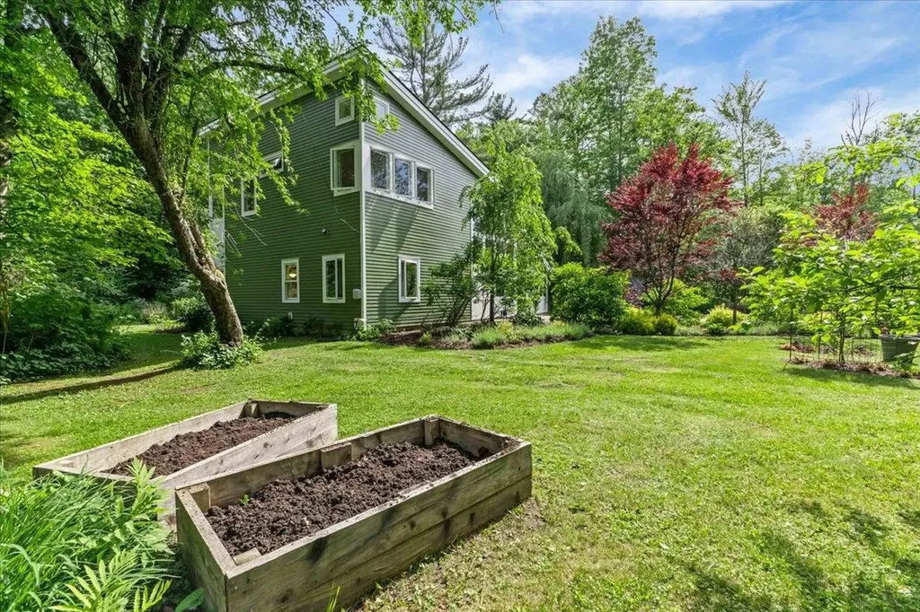 1954 Texas Hill Road Hinesburg VT 05461