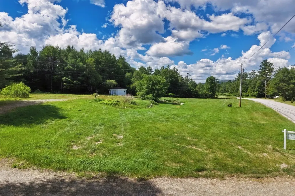 286 E Side Road Wentworth NH 03282