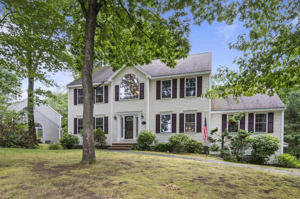 25 Melba Drive Hudson NH 03051