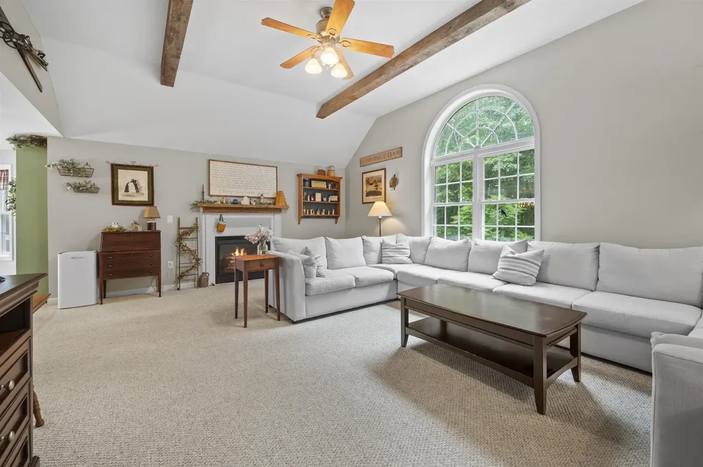 25 Melba Drive Hudson NH 03051