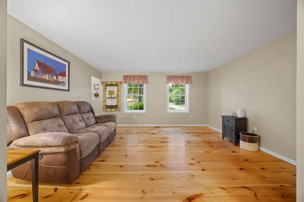 25 Melba Drive Hudson NH 03051