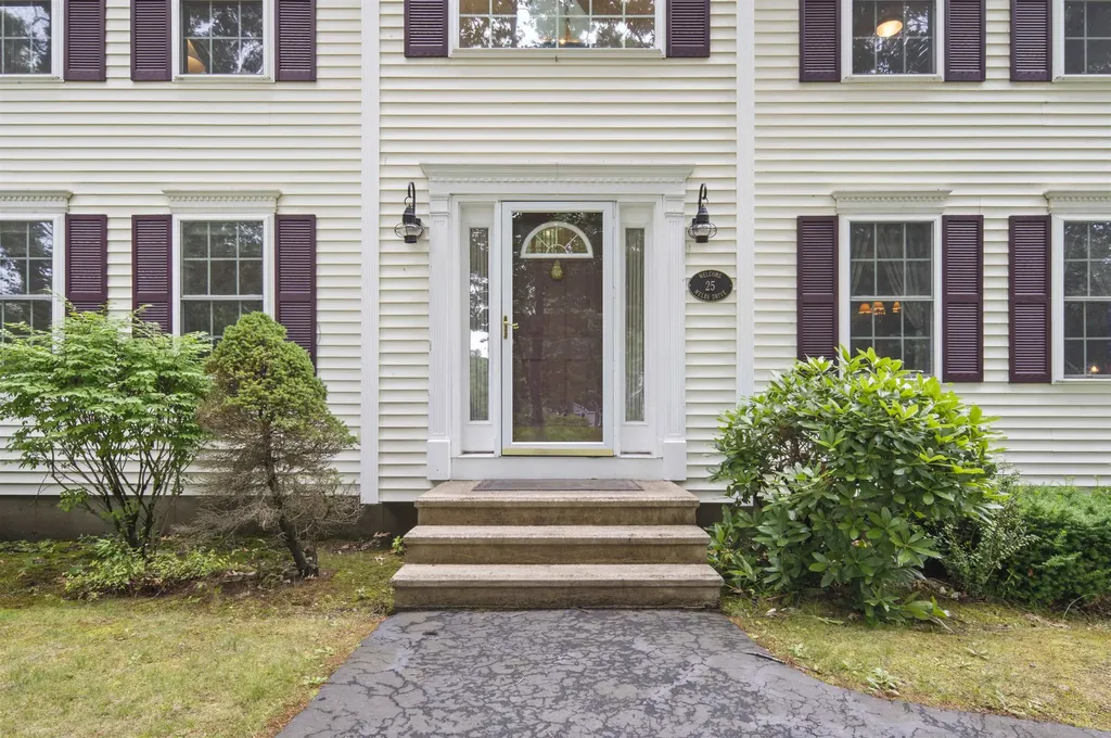 25 Melba Drive Hudson NH 03051