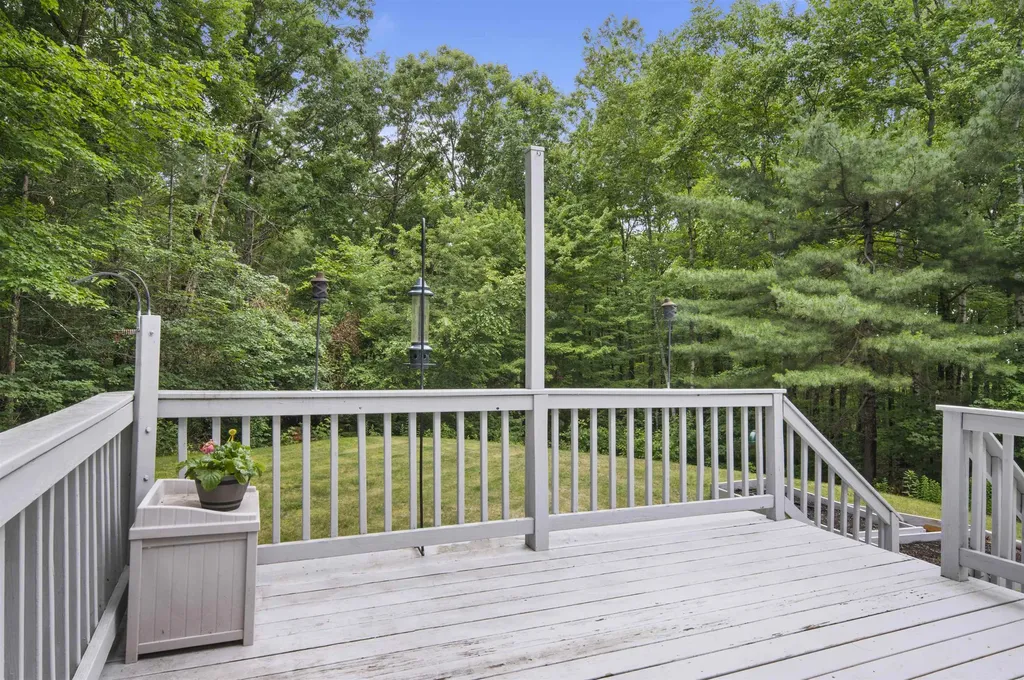 25 Melba Drive Hudson NH 03051