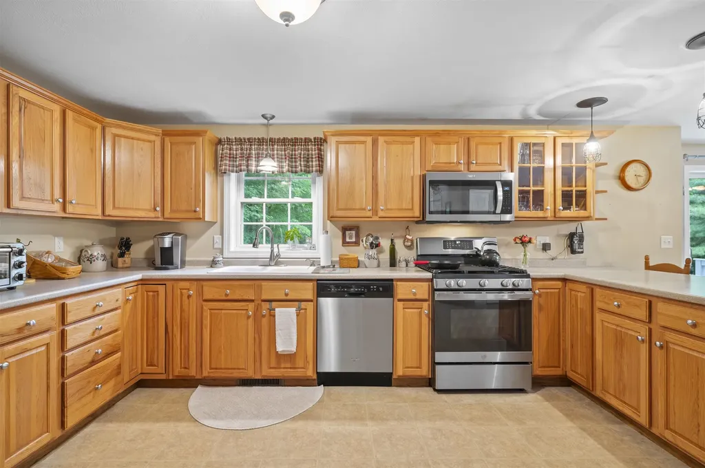 25 Melba Drive Hudson NH 03051