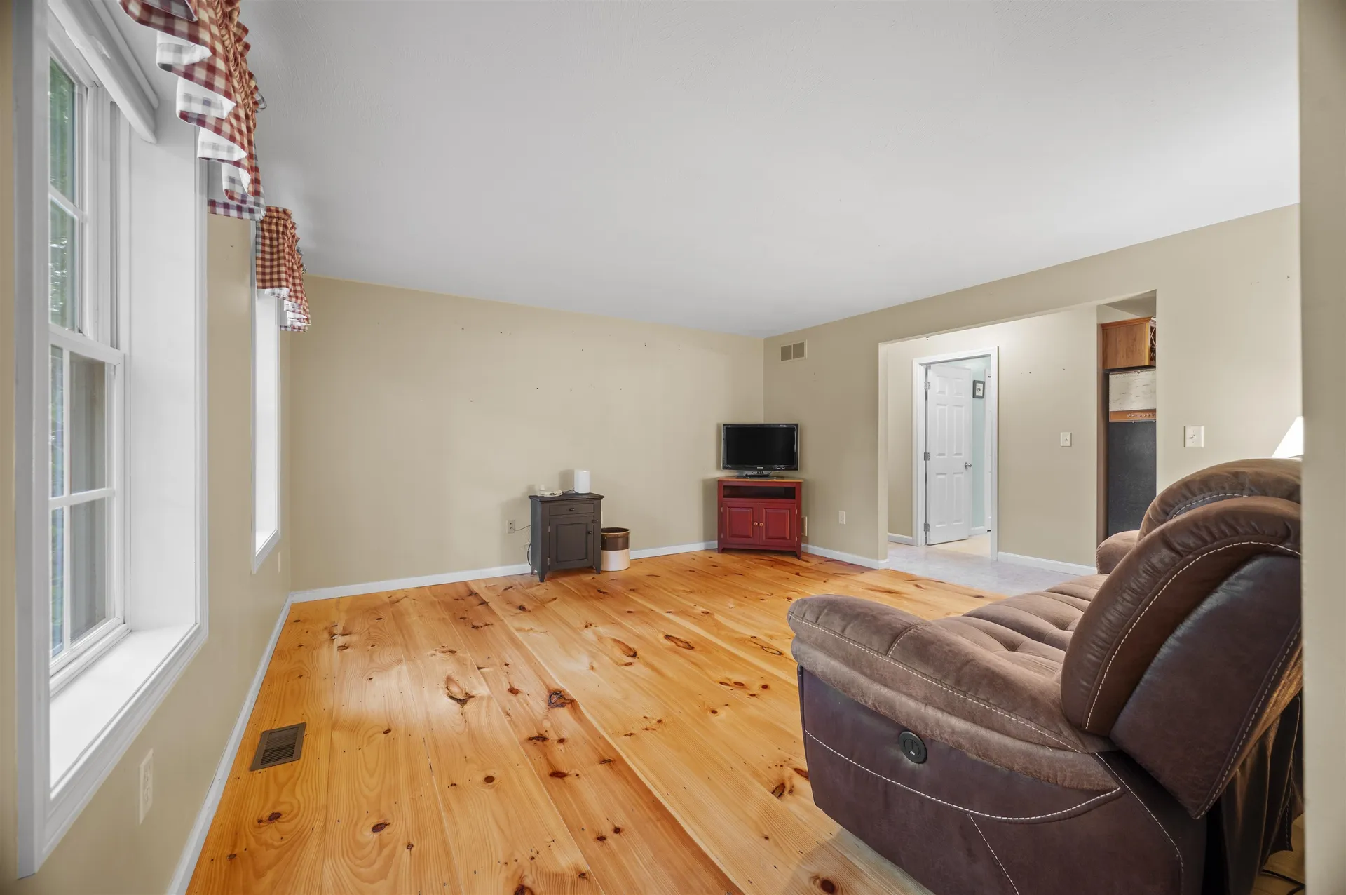 25 Melba Drive Hudson NH 03051