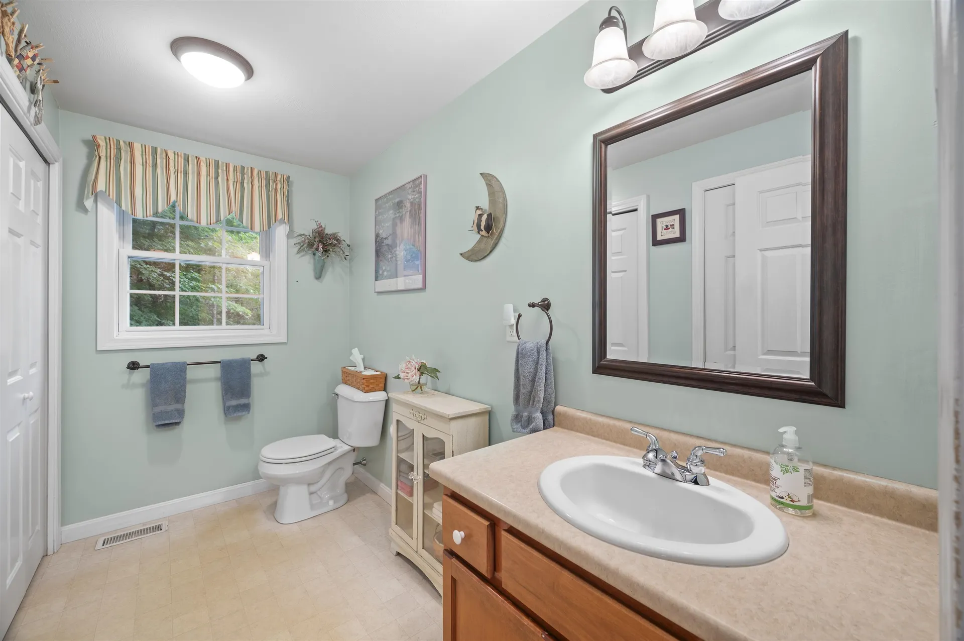 25 Melba Drive Hudson NH 03051