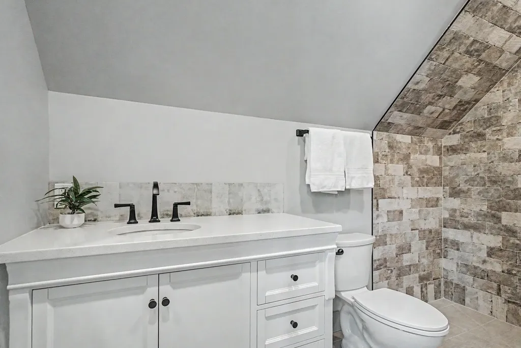 112 New Castle Avenue Portsmouth NH 03801