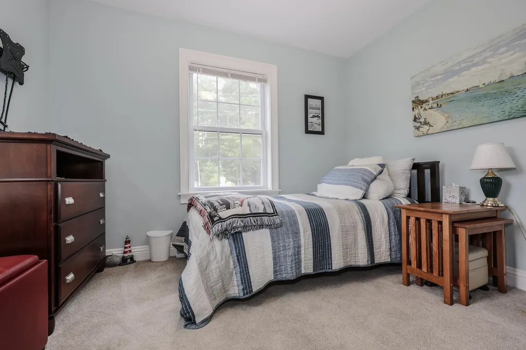 41 Farmwood Drive Nashua NH 03062