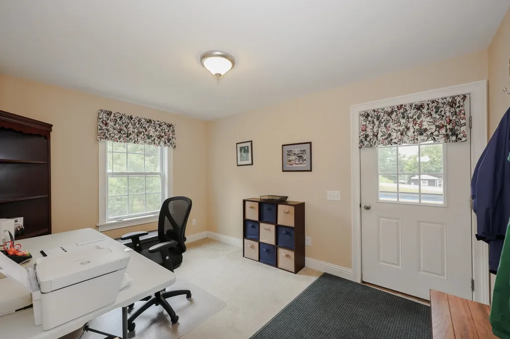 41 Farmwood Drive Nashua NH 03062