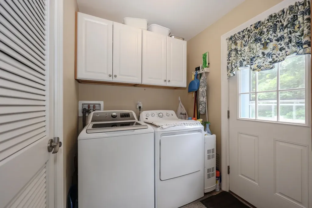 41 Farmwood Drive Nashua NH 03062