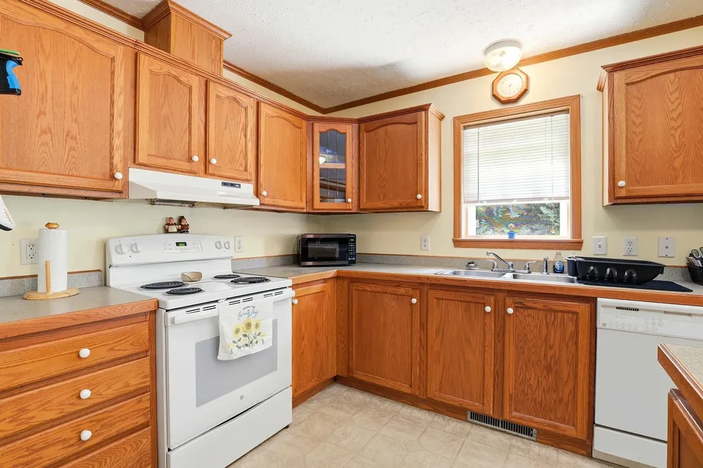 11 Northbrook Drive Tilton NH 03276