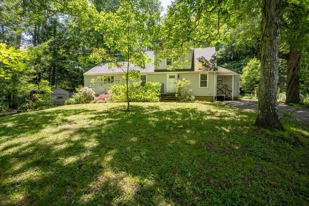 42 Sherburne Road Lee NH 03861