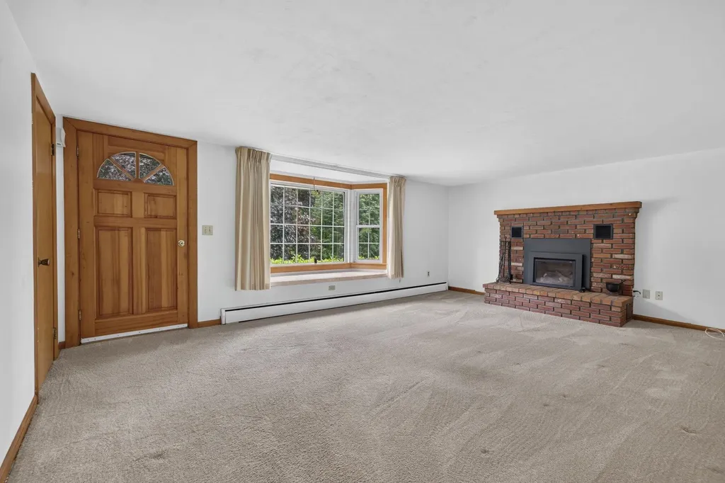 34 Harvey Way Hillsborough NH 03244