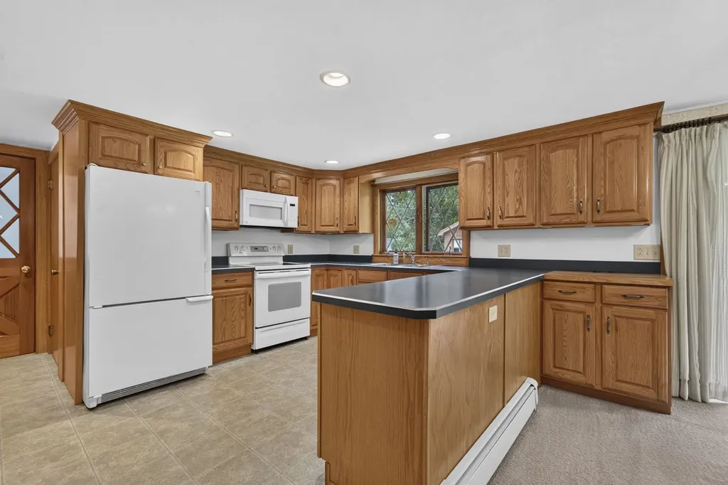 34 Harvey Way Hillsborough NH 03244