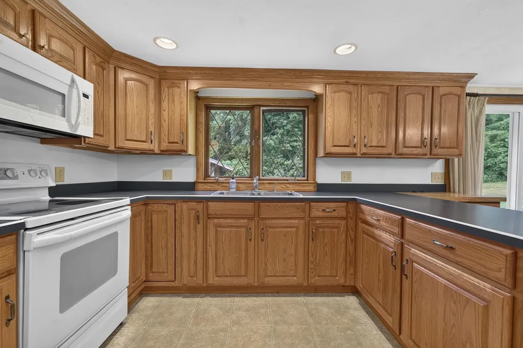 34 Harvey Way Hillsborough NH 03244