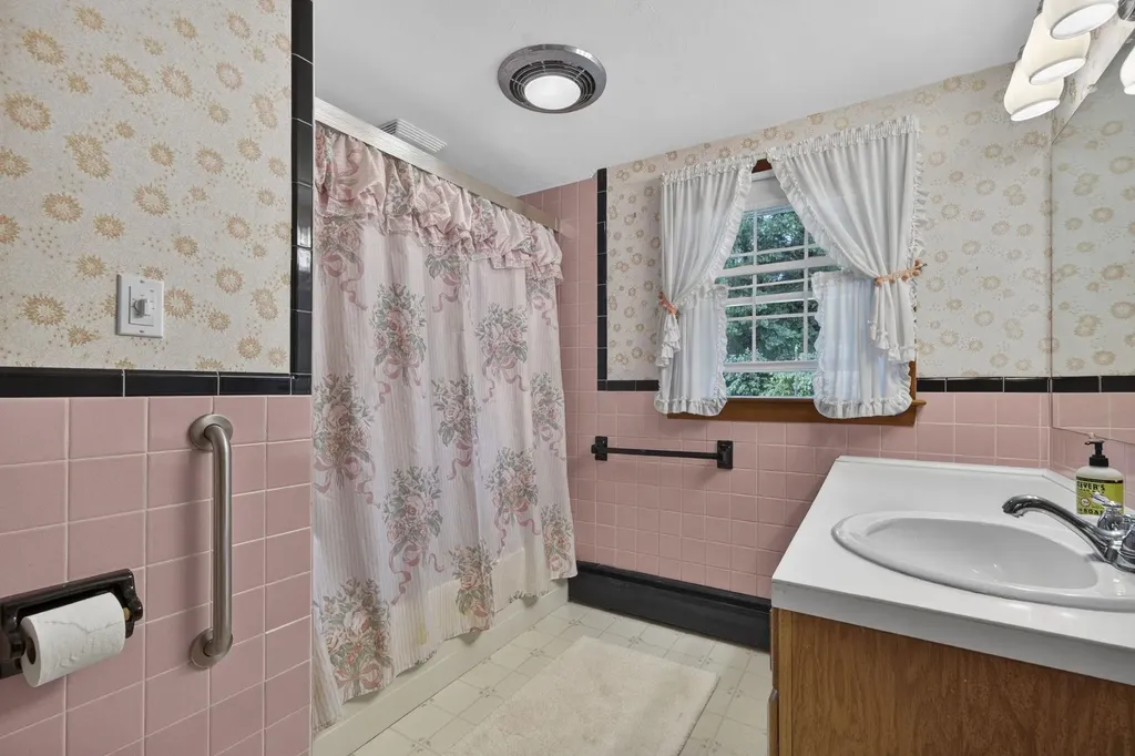 34 Harvey Way Hillsborough NH 03244