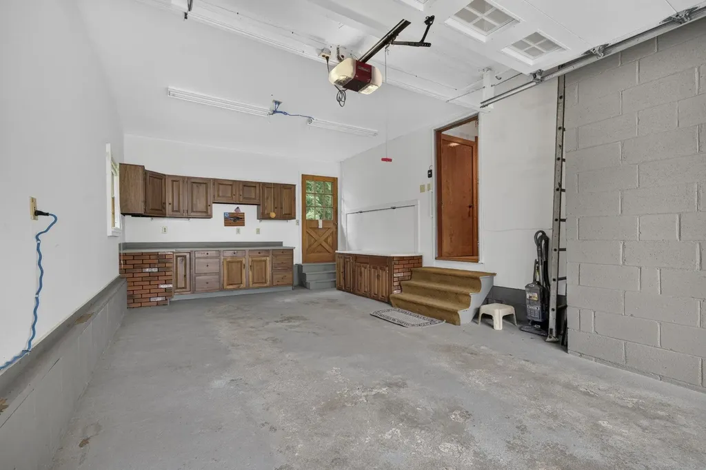 34 Harvey Way Hillsborough NH 03244