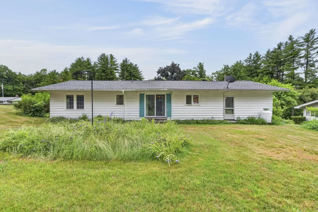 34 Harvey Way Hillsborough NH 03244