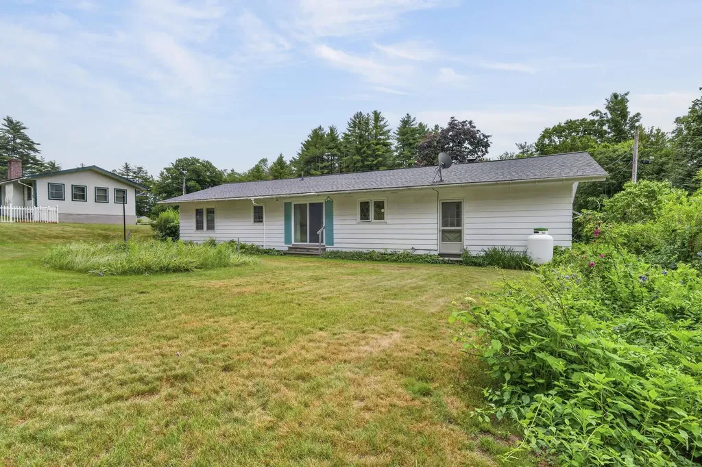 34 Harvey Way Hillsborough NH 03244