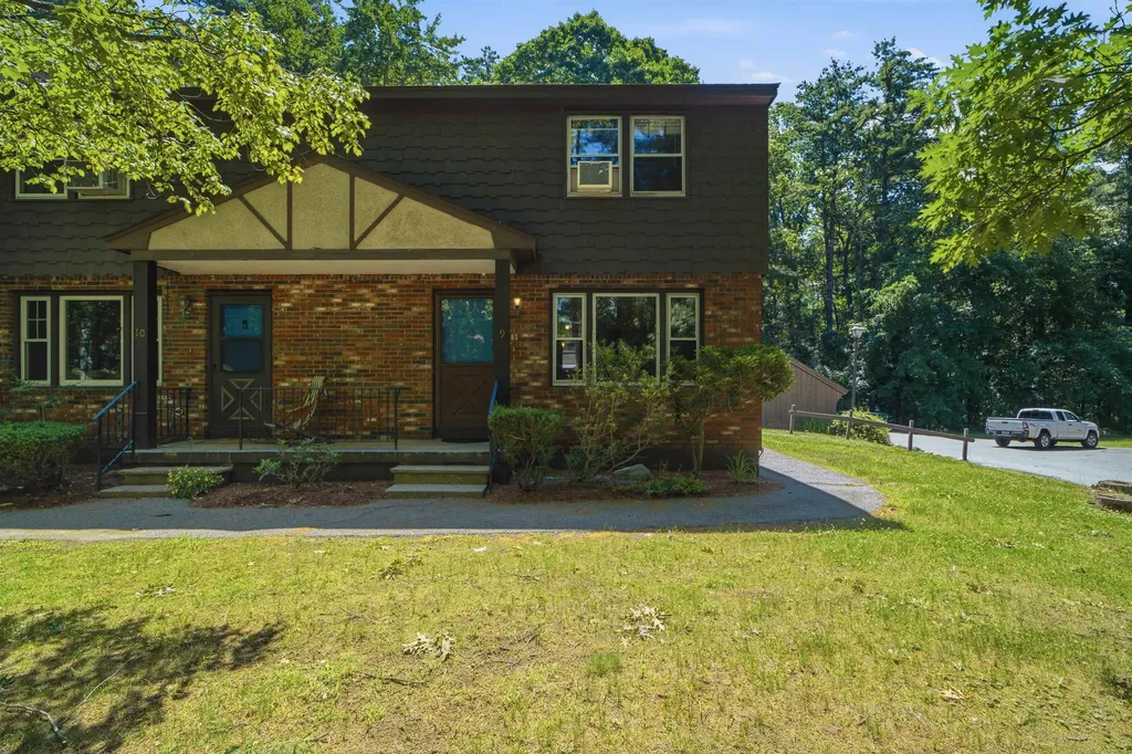 9 Midridge Circle Londonderry NH 03053
