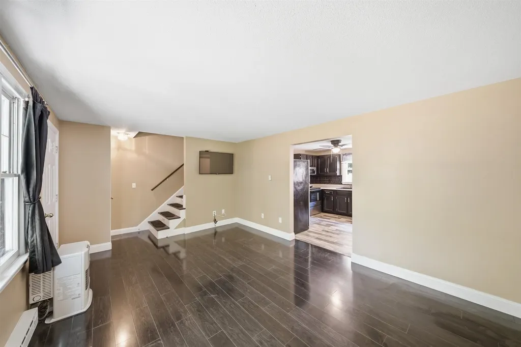 9 Midridge Circle Londonderry NH 03053
