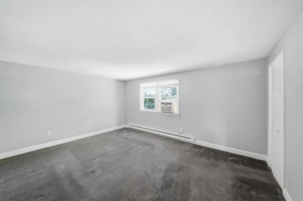 9 Midridge Circle Londonderry NH 03053