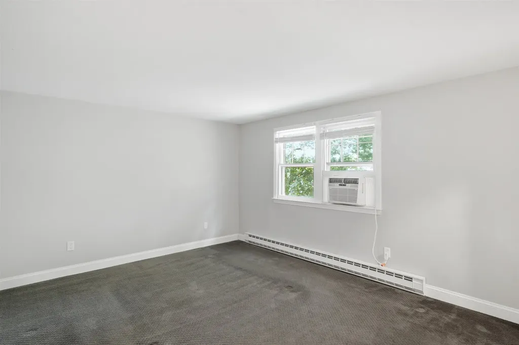 9 Midridge Circle Londonderry NH 03053