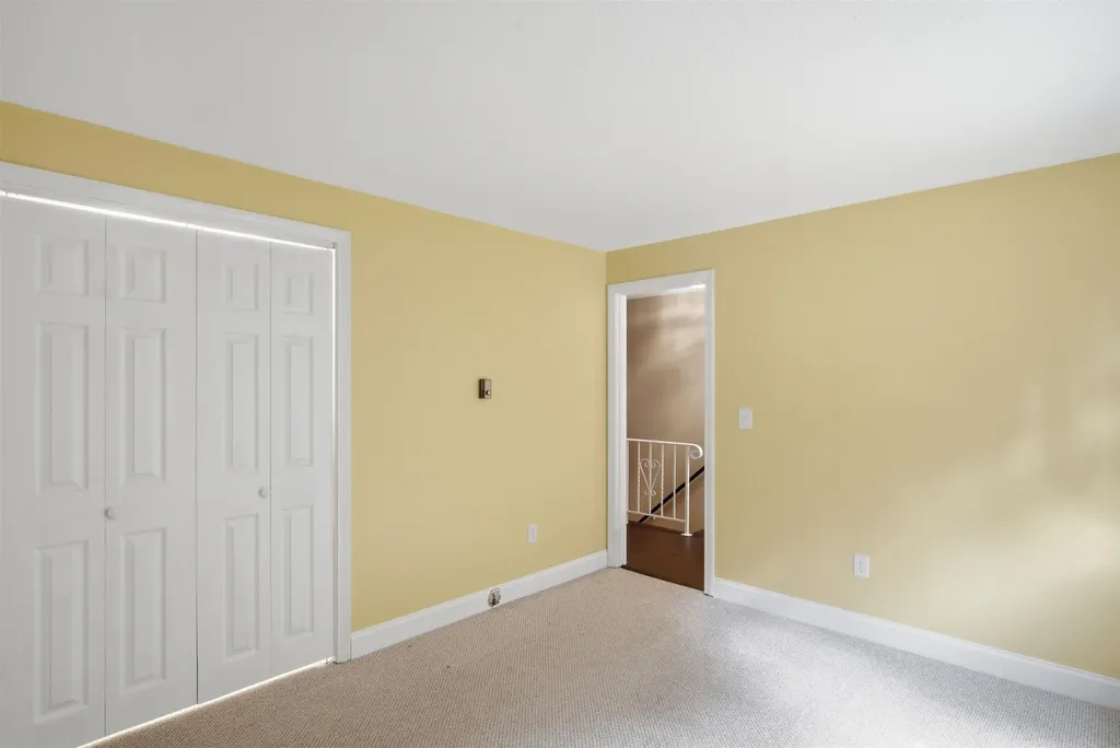 9 Midridge Circle Londonderry NH 03053