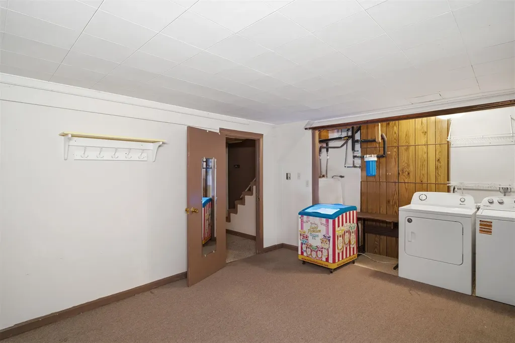 9 Midridge Circle Londonderry NH 03053