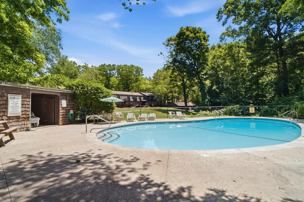 9 Midridge Circle Londonderry NH 03053