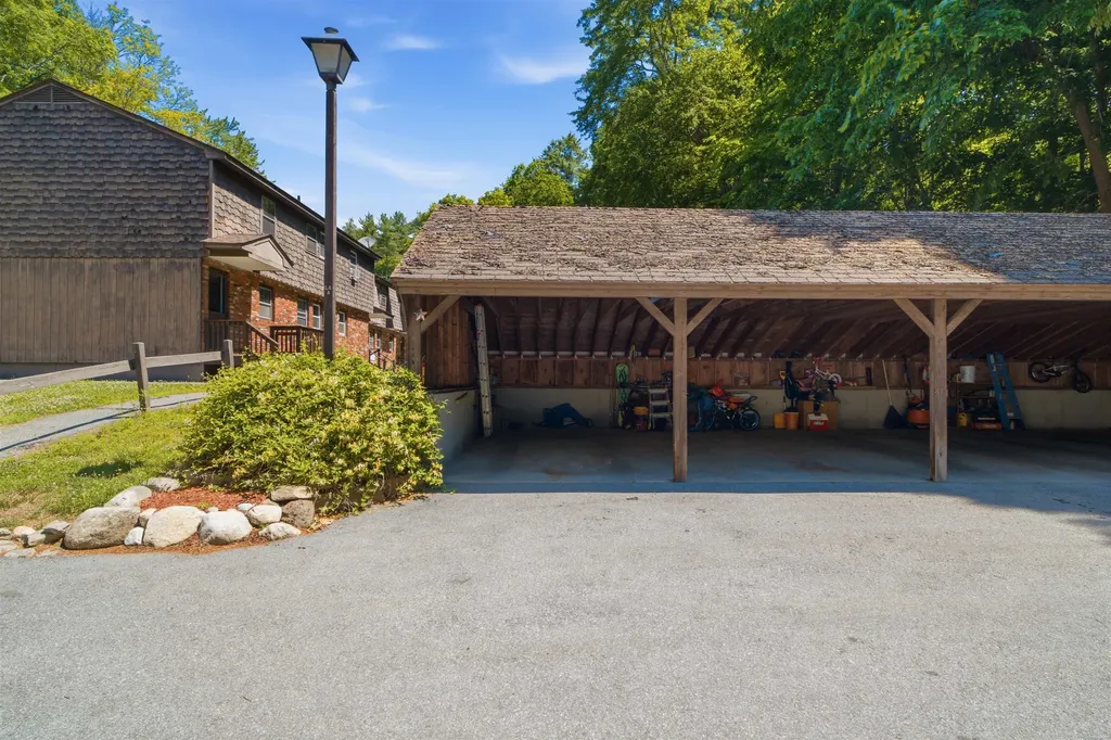9 Midridge Circle Londonderry NH 03053