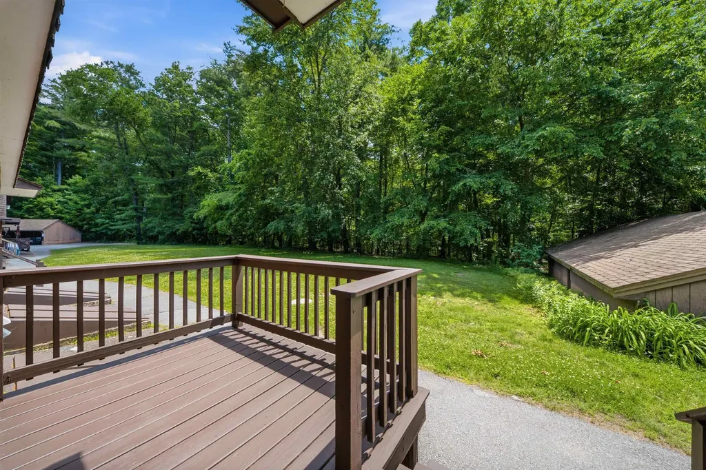 9 Midridge Circle Londonderry NH 03053