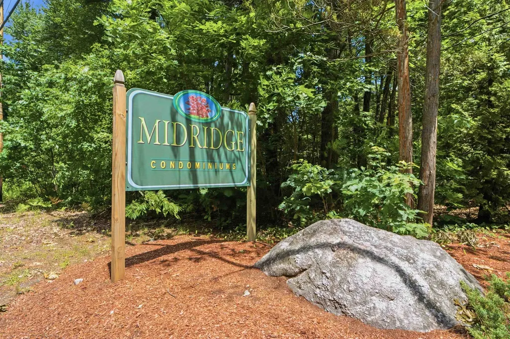 9 Midridge Circle Londonderry NH 03053