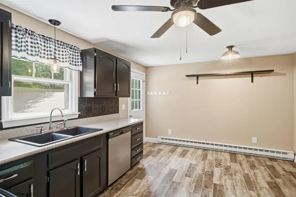 9 Midridge Circle Londonderry NH 03053