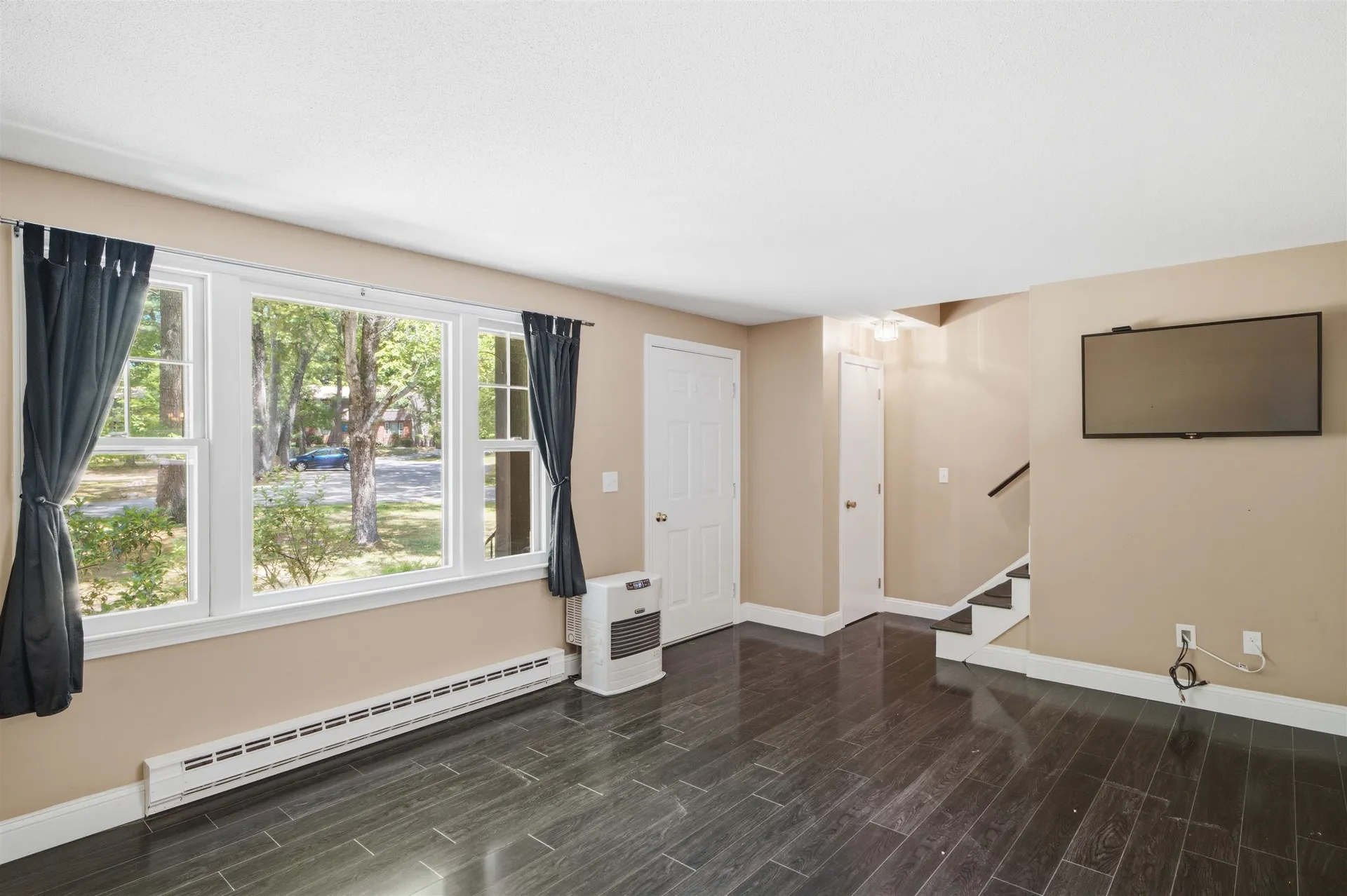 9 Midridge Circle Londonderry NH 03053