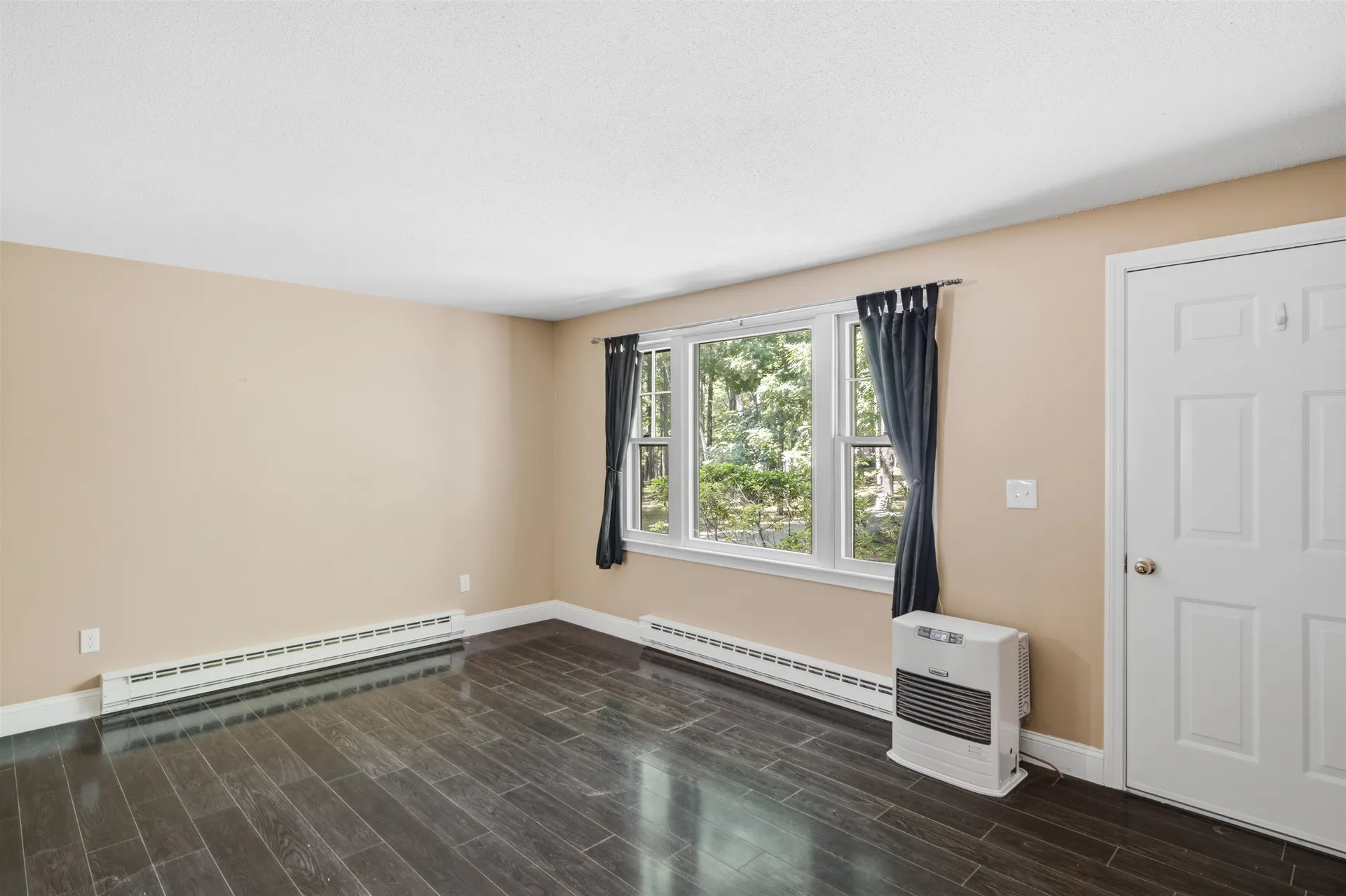 9 Midridge Circle Londonderry NH 03053