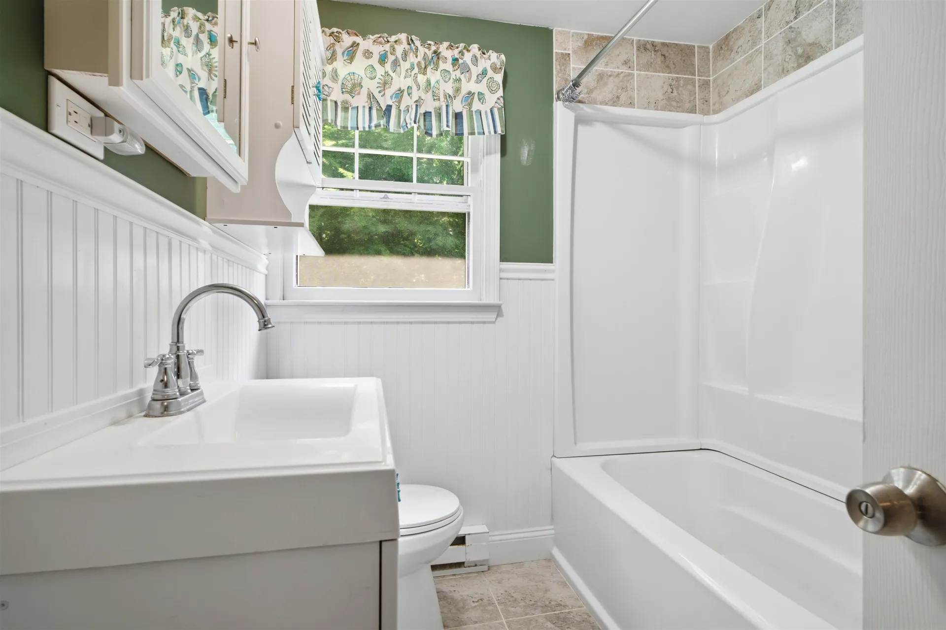 9 Midridge Circle Londonderry NH 03053