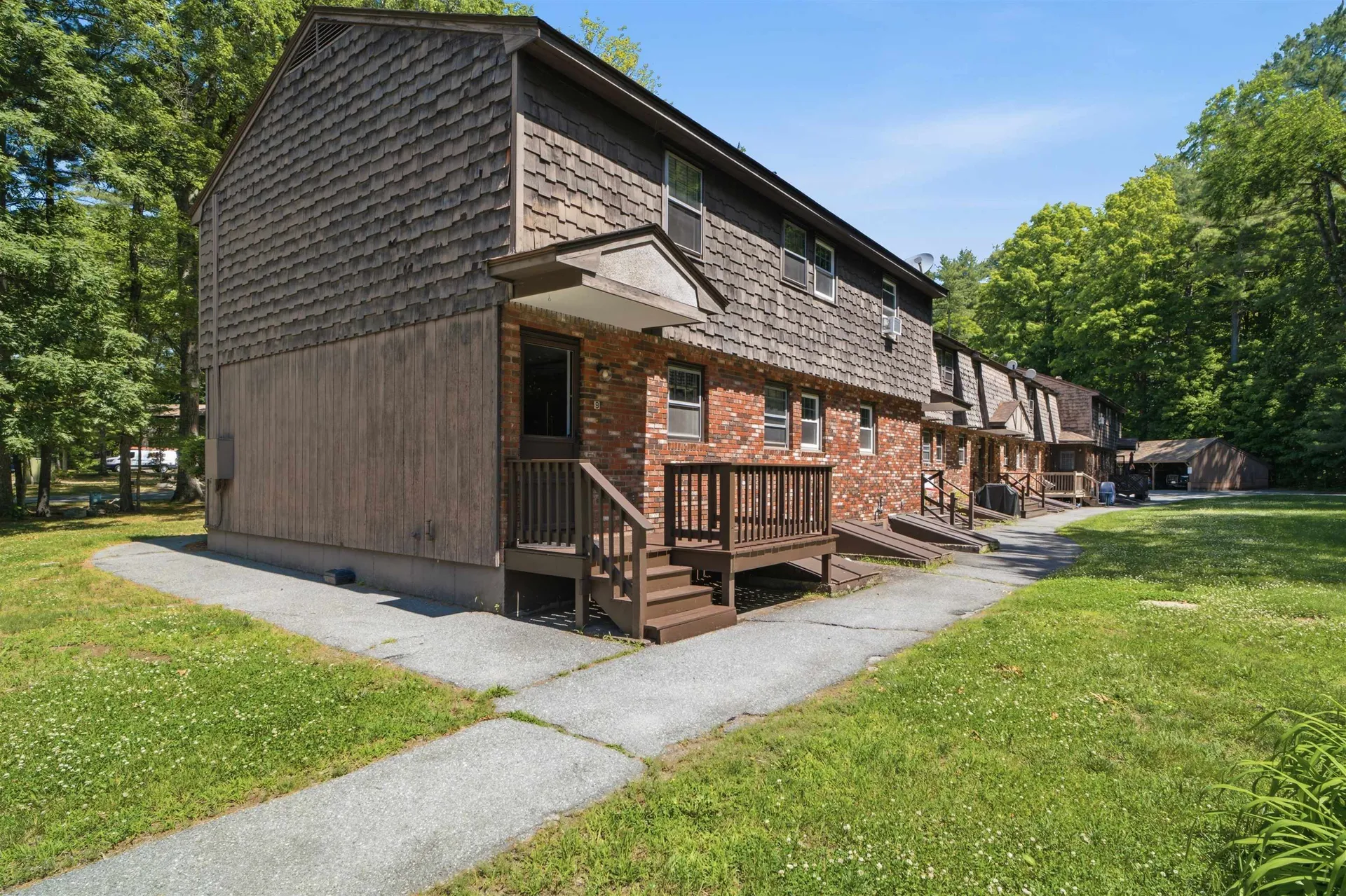 9 Midridge Circle Londonderry NH 03053
