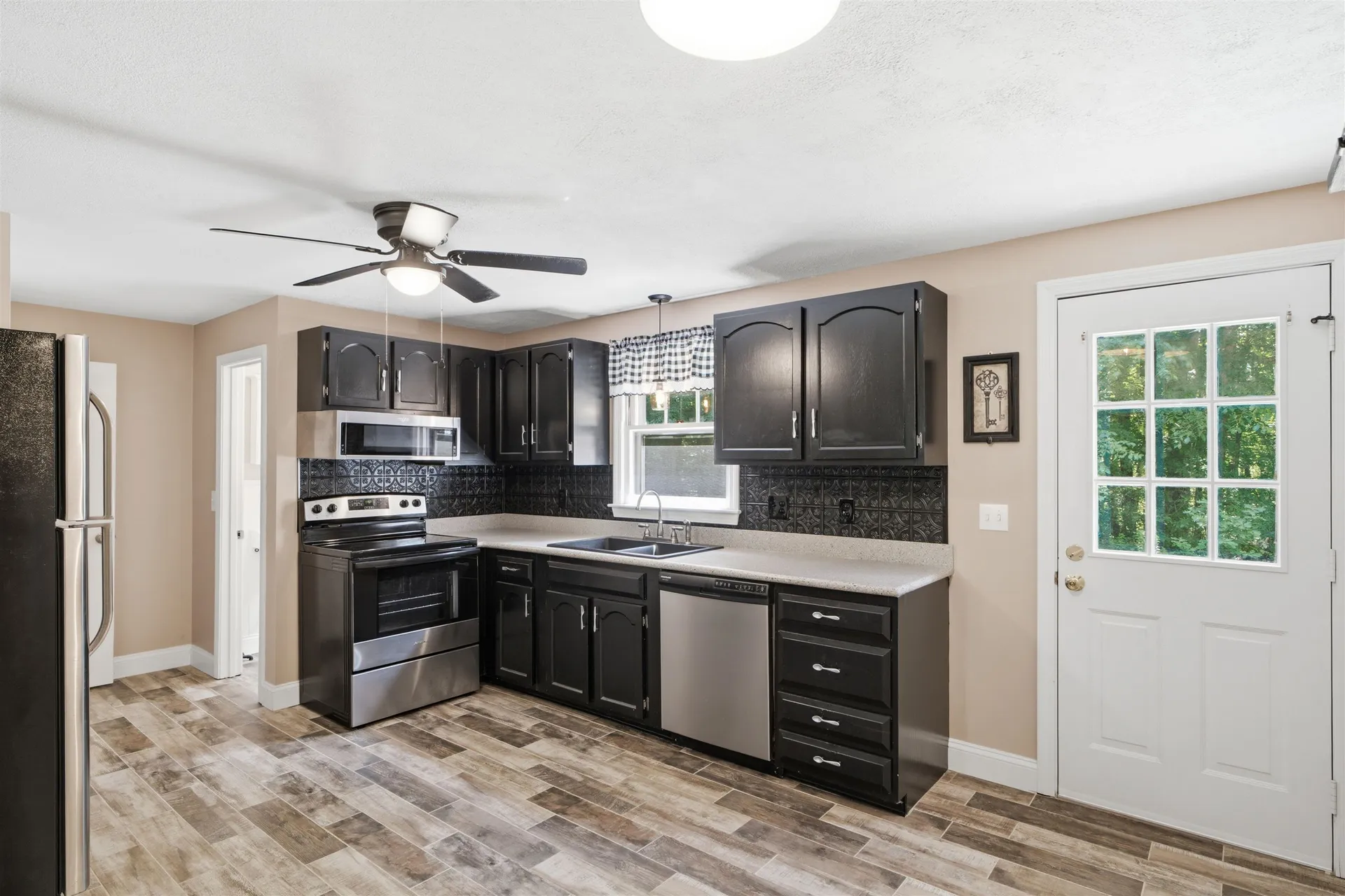 9 Midridge Circle Londonderry NH 03053