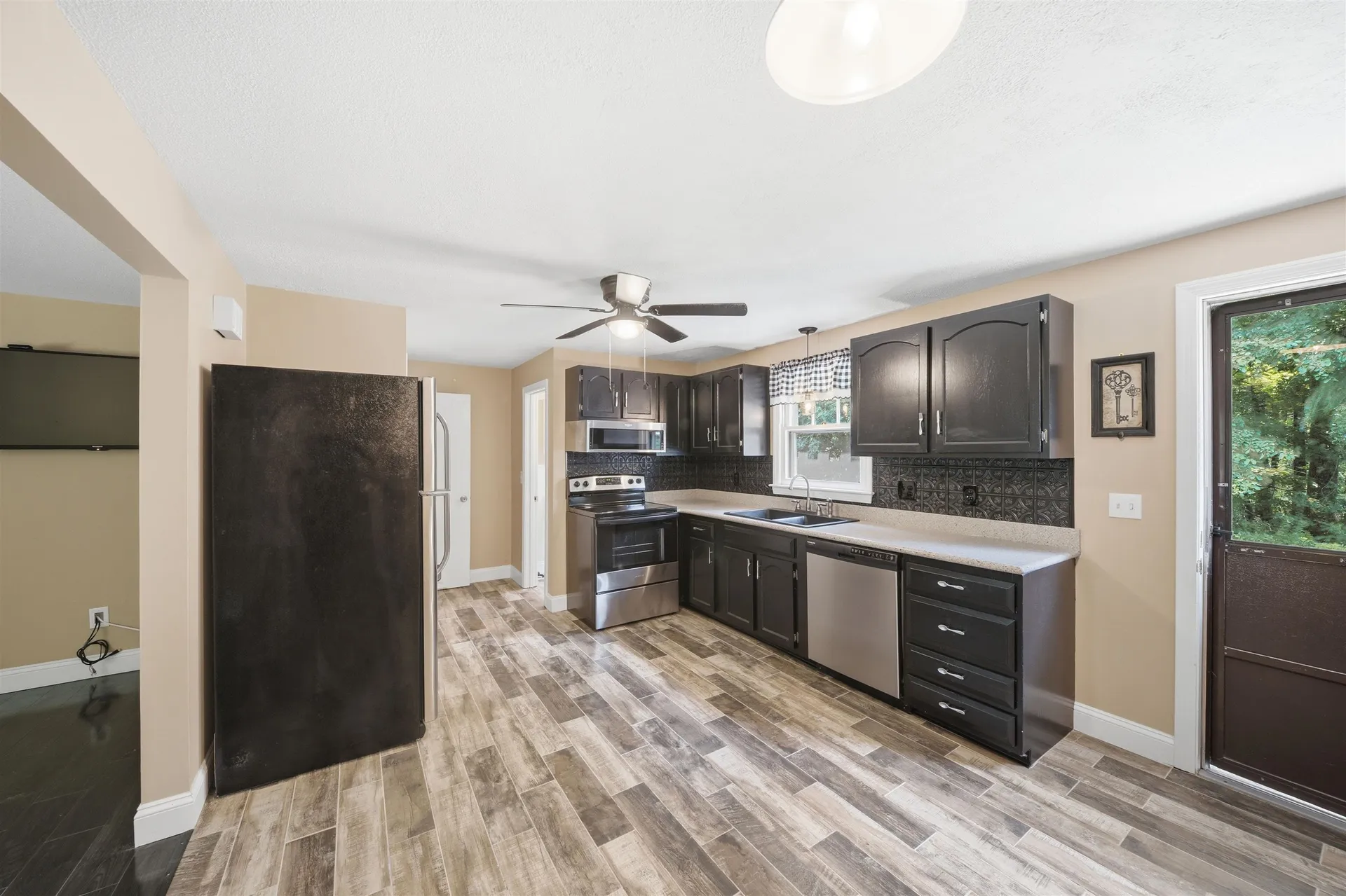 9 Midridge Circle Londonderry NH 03053